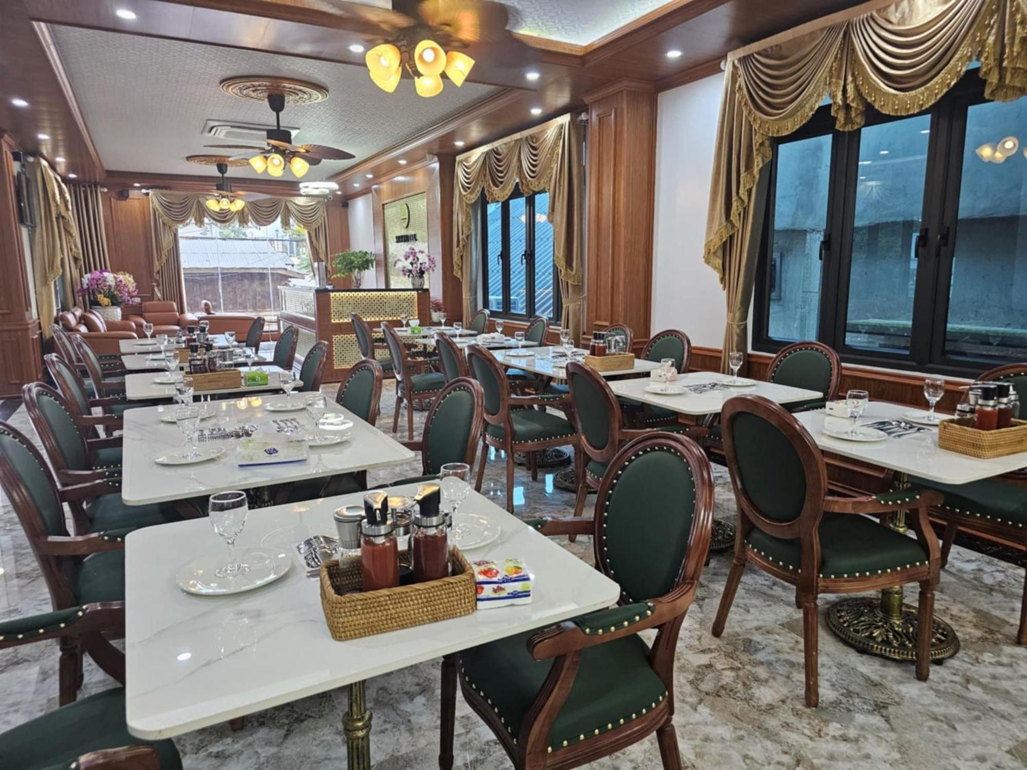 Sky Hotel 방 비엥 외부 사진